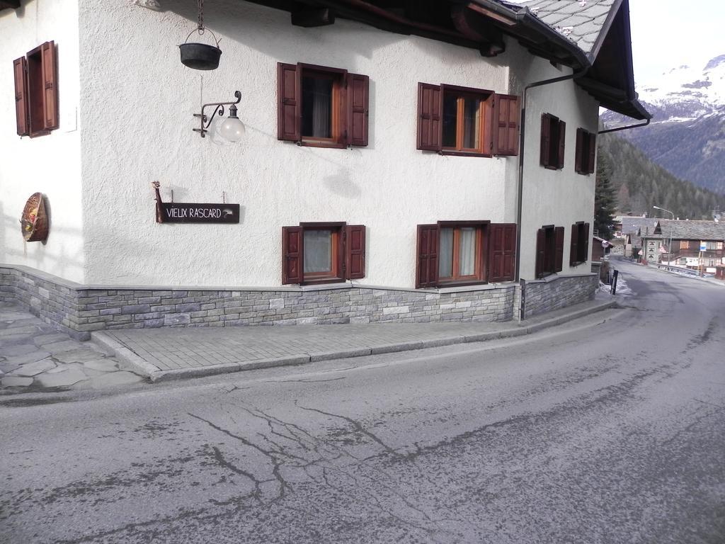 Le Vieux Rascard Chambres D'Hotes Champoluc Oda fotoğraf