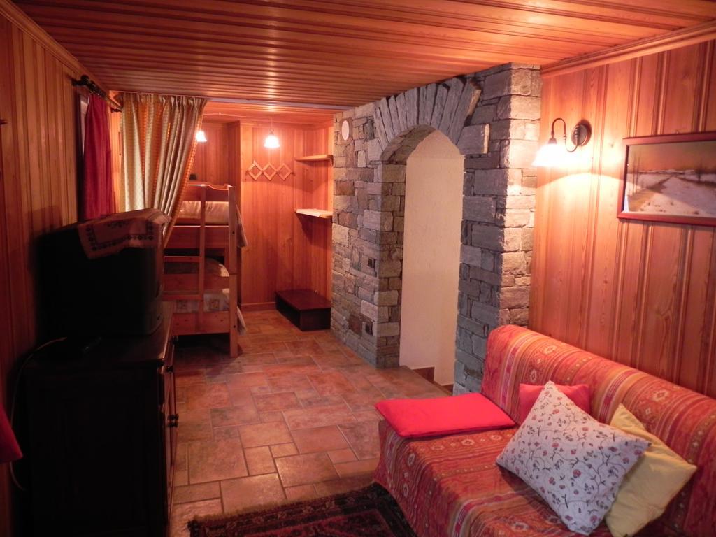 Le Vieux Rascard Chambres D'Hotes Champoluc Oda fotoğraf