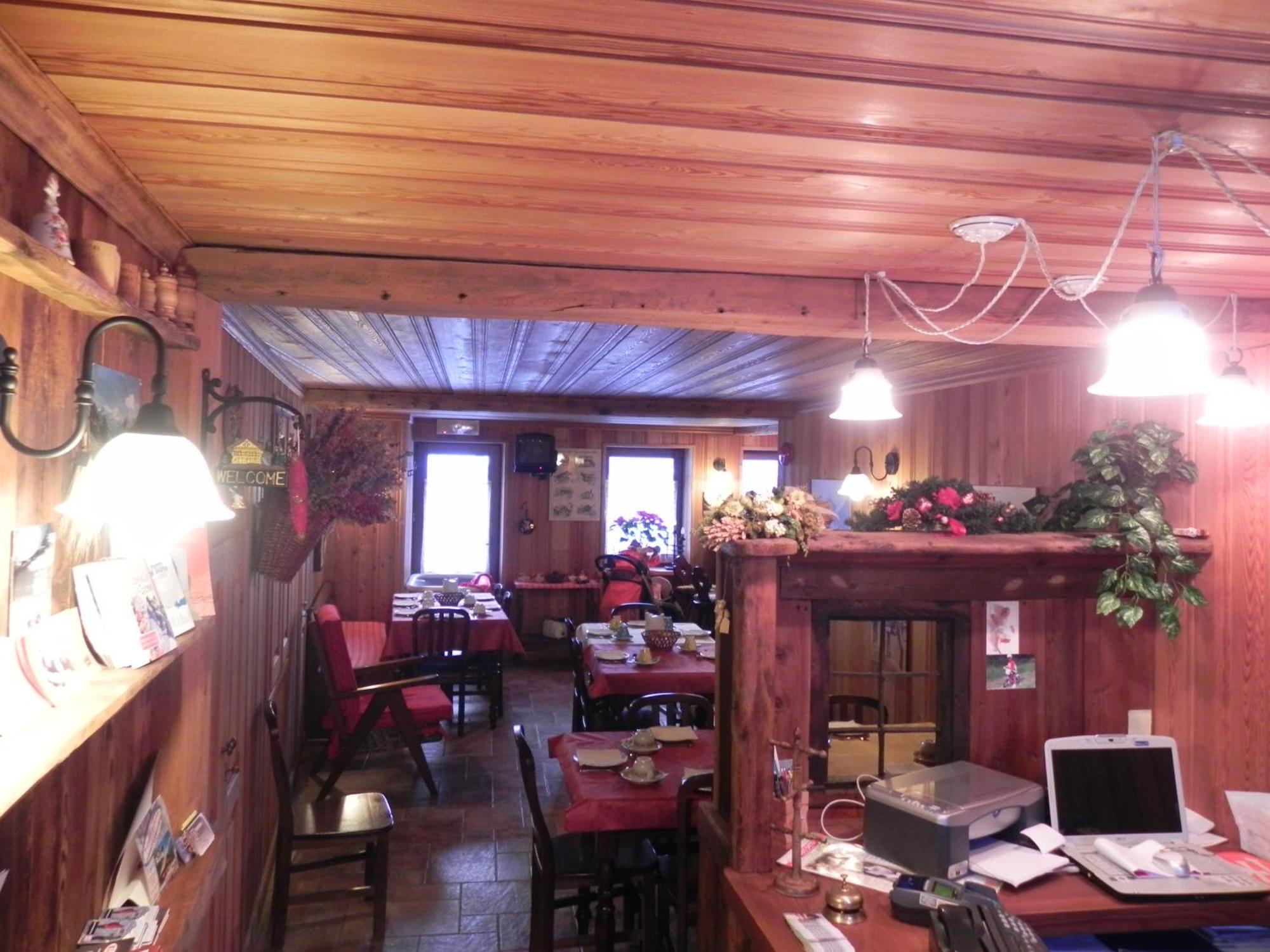 Le Vieux Rascard Chambres D'Hotes Champoluc Dış mekan fotoğraf