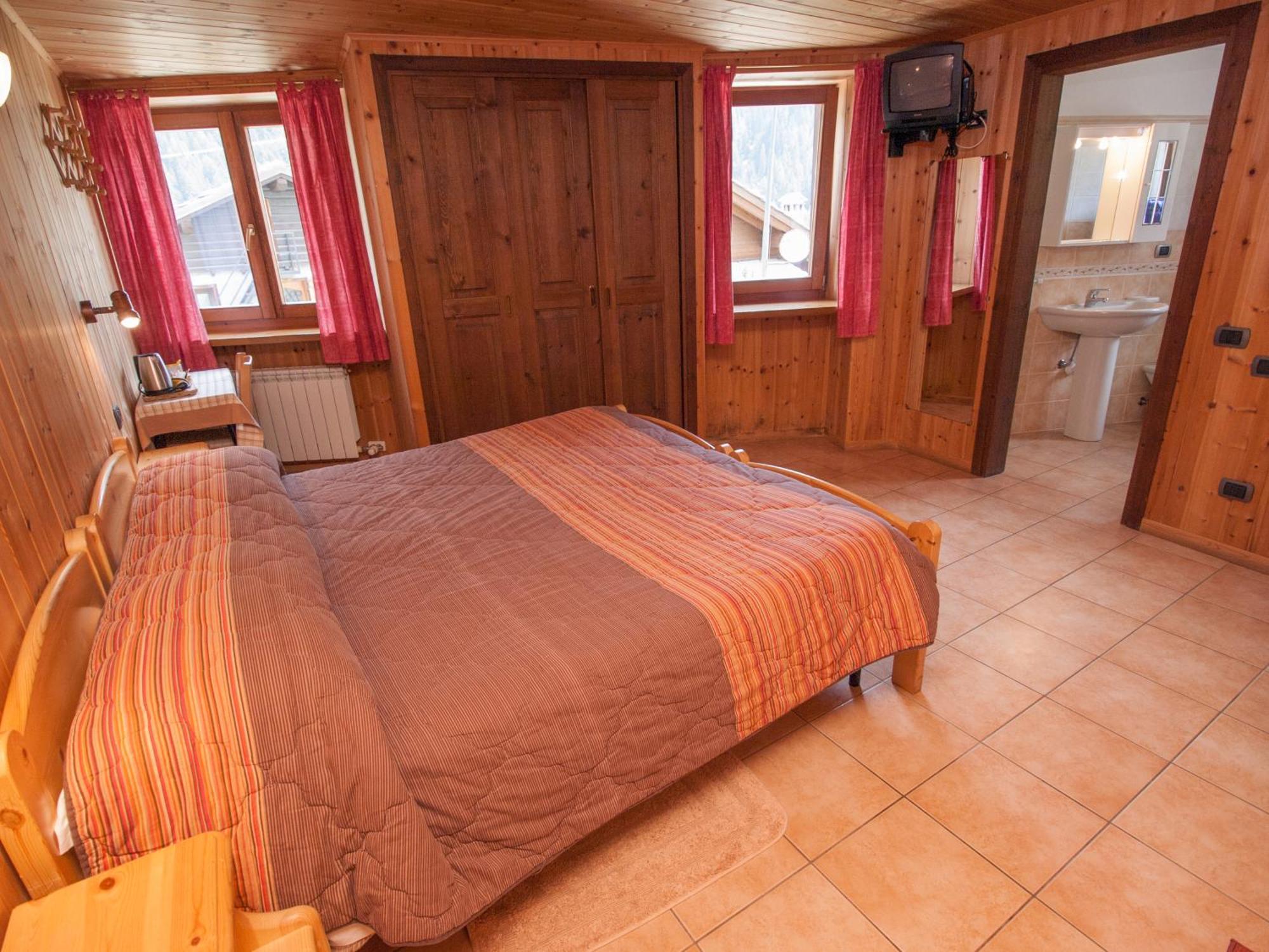 Le Vieux Rascard Chambres D'Hotes Champoluc Oda fotoğraf