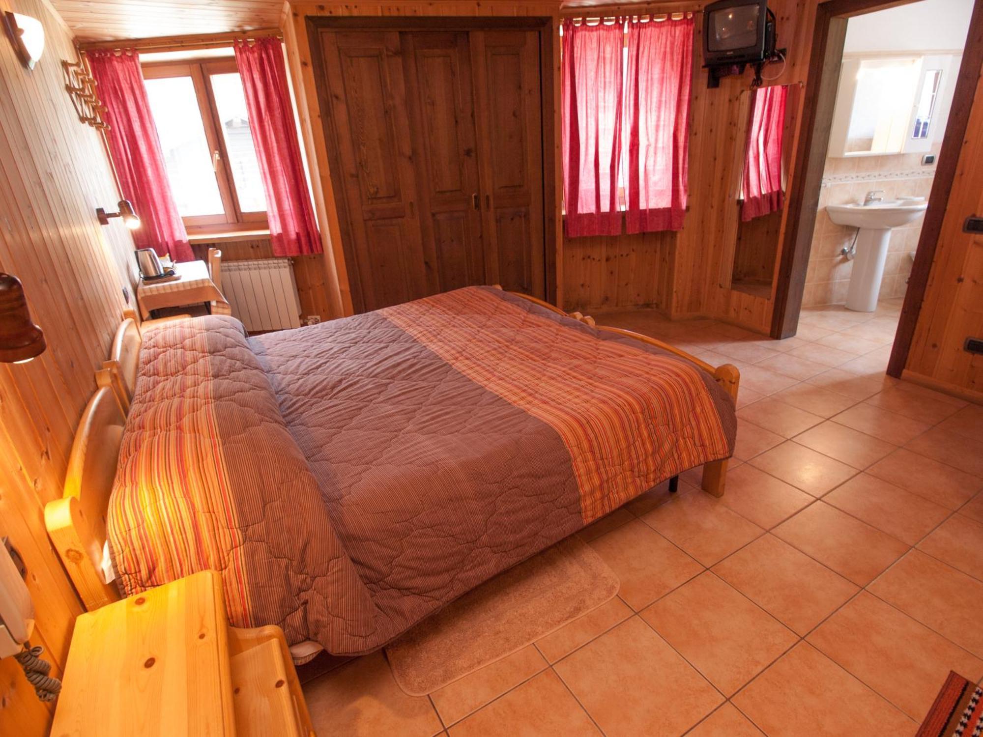 Le Vieux Rascard Chambres D'Hotes Champoluc Oda fotoğraf