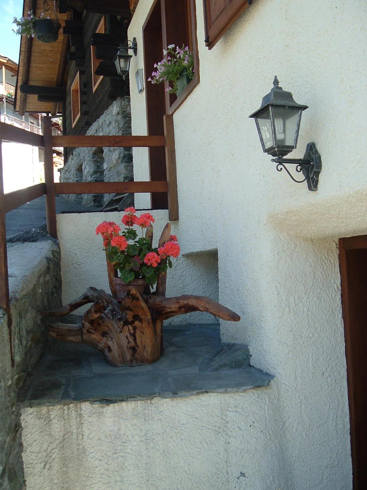 Le Vieux Rascard Chambres D'Hotes Champoluc Dış mekan fotoğraf