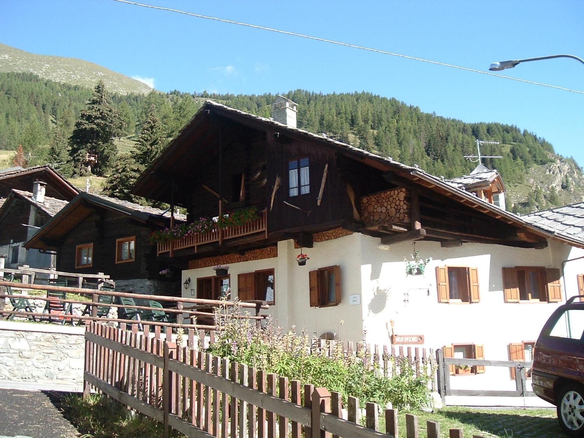 Le Vieux Rascard Chambres D'Hotes Champoluc Dış mekan fotoğraf