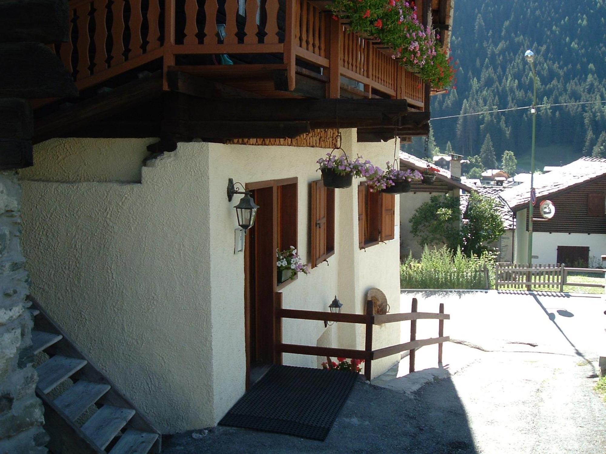 Le Vieux Rascard Chambres D'Hotes Champoluc Dış mekan fotoğraf