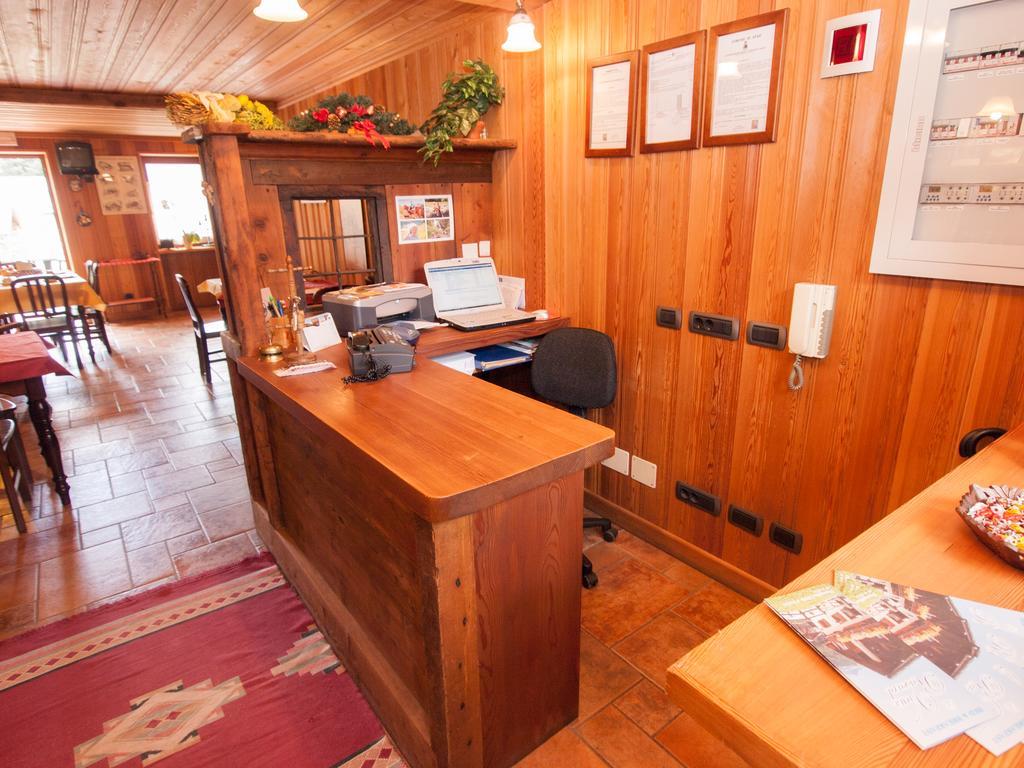 Le Vieux Rascard Chambres D'Hotes Champoluc Dış mekan fotoğraf