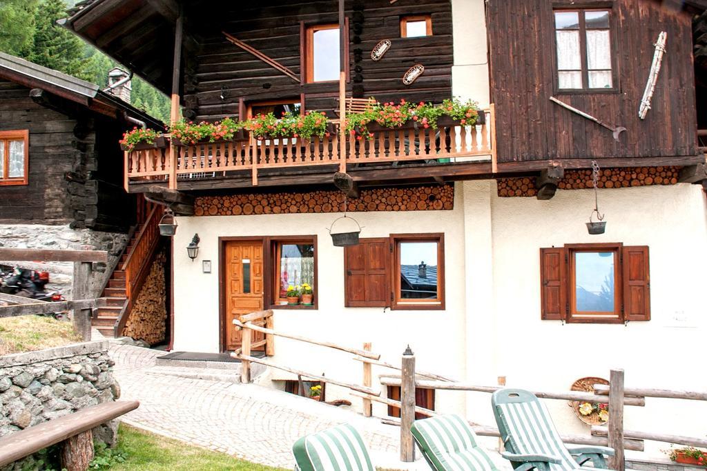 Le Vieux Rascard Chambres D'Hotes Champoluc Dış mekan fotoğraf