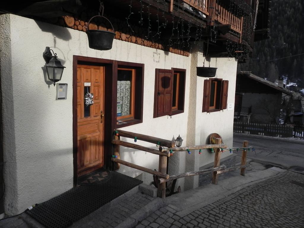 Le Vieux Rascard Chambres D'Hotes Champoluc Dış mekan fotoğraf